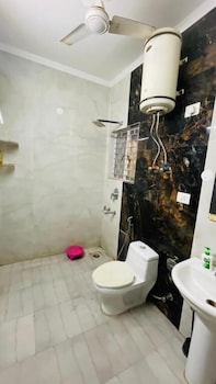 gavari indias delhi hostel