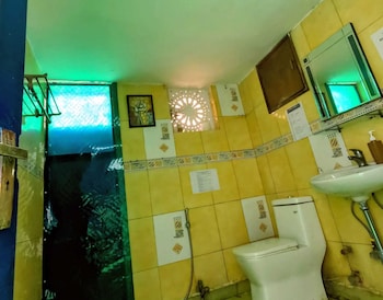gavari indias delhi hostel