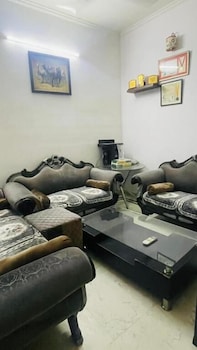 gavari indias delhi hostel
