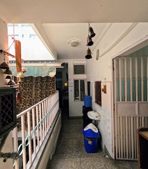 gavari indias delhi hostel