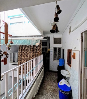 gavari indias delhi hostel