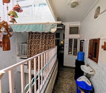 gavari indias delhi hostel