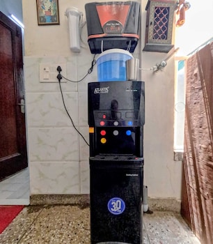 gavari indias delhi hostel