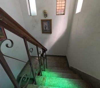 gavari indias delhi hostel