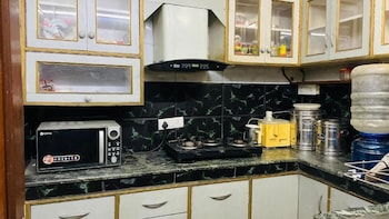 gavari indias delhi hostel