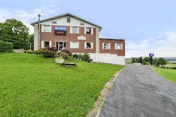 woodstock inn and suites restaurant and pool exit 188