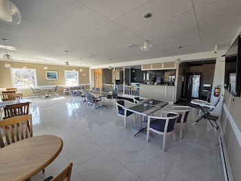 woodstock inn and suites restaurant and pool exit 188