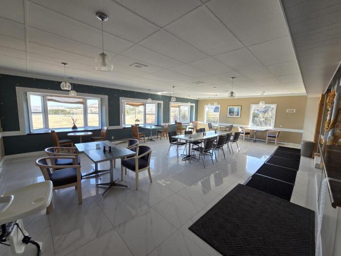woodstock inn and suites restaurant and pool exit 188