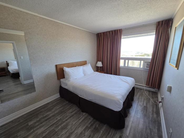 woodstock inn and suites restaurant and pool exit 188