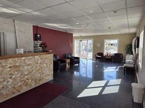 woodstock inn and suites restaurant and pool exit 188