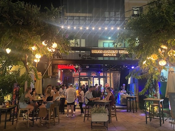 hoi an hostel and bar