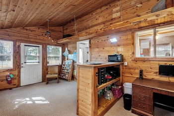 Trailhead Lodge,,2 star