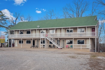 Trailhead Lodge,,2 star