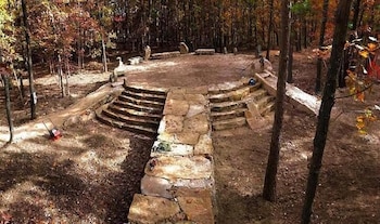Trailhead Lodge,,2 star