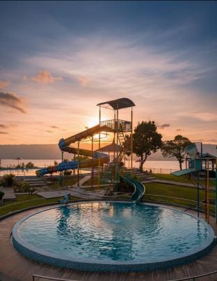 patra parapat hotel