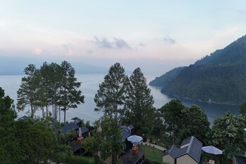 patra parapat hotel