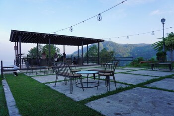 patra parapat hotel