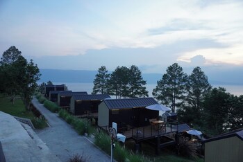 patra parapat hotel