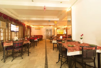 niladri palace opposite jis college