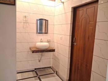 Hotel Csr Palace,,2 star