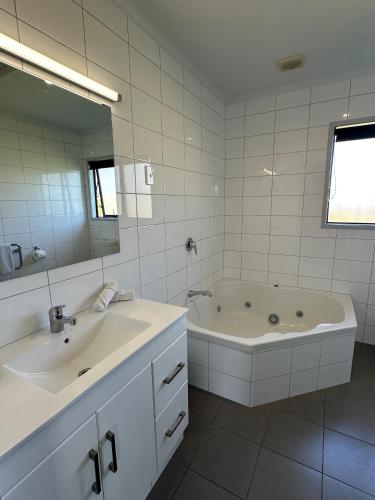 eastland pacific motor lodge