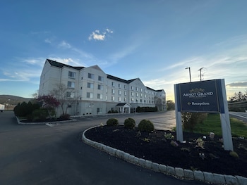 arnot grand hotel and suites