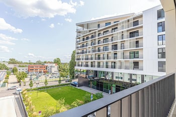 1Br Apartment Near Airport With Parking,,4 star