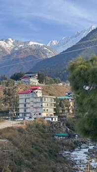 manuni inn khanyara rd