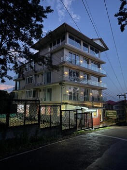 manuni inn khanyara rd