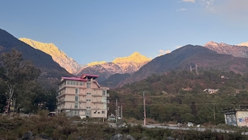 manuni inn khanyara rd