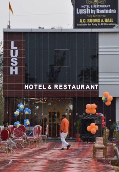 Hotel Lush,,2 star