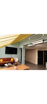 The Hyve Budget Hotel Rotterdam,,2 star