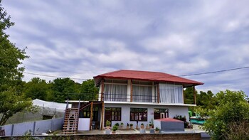 Kumaon Oasis,,2 star