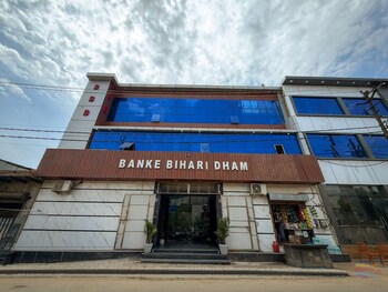 hotel banke bihari dham 500 mtr from prem mandir