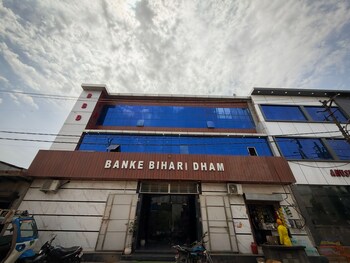 hotel banke bihari dham 500 mtr from prem mandir