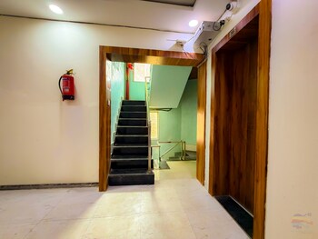 hotel banke bihari dham 500 mtr from prem mandir