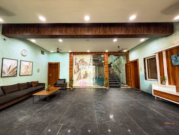 hotel banke bihari dham 500 mtr from prem mandir