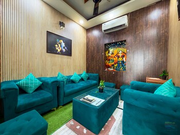 hotel banke bihari dham 500 mtr from prem mandir