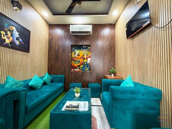 hotel banke bihari dham 500 mtr from prem mandir