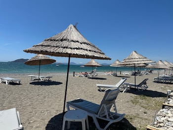 defne beach karya