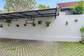 hotel o near mookiland park bali formerl