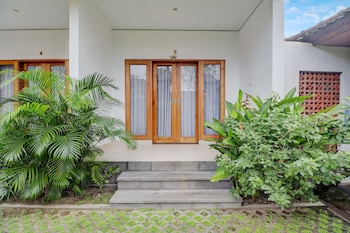 hotel o near mookiland park bali formerl