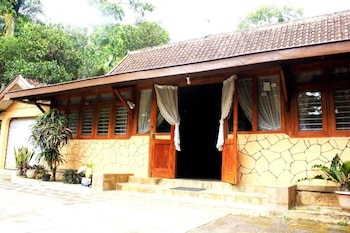 Joglo Mbah Guru Homestay,,2 star