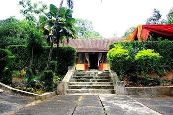 Joglo Mbah Guru Homestay,,2 star