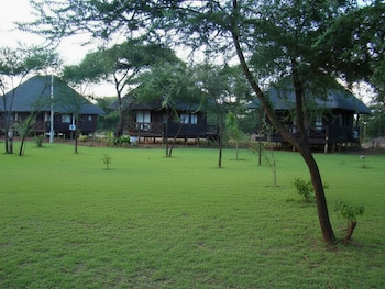chobe lesoma chalets hotel