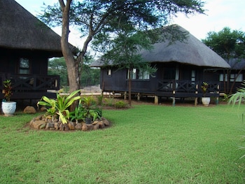 chobe lesoma chalets hotel