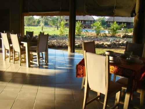 chobe lesoma chalets hotel