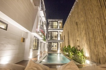 Pamela Bali,,2 star