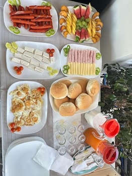 liel holiday