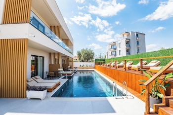 aura mare hotel